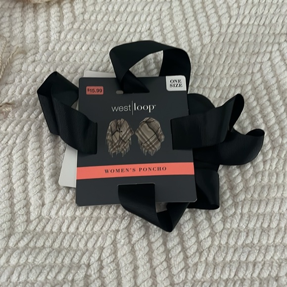 West loop women’s plaid poncho shawl scarf,  toggle closure nwt - Picture 9 of 10